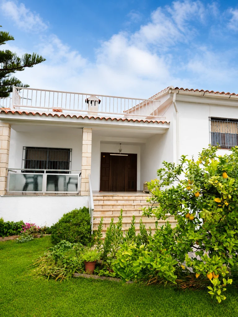 Independent chalet with large plot
