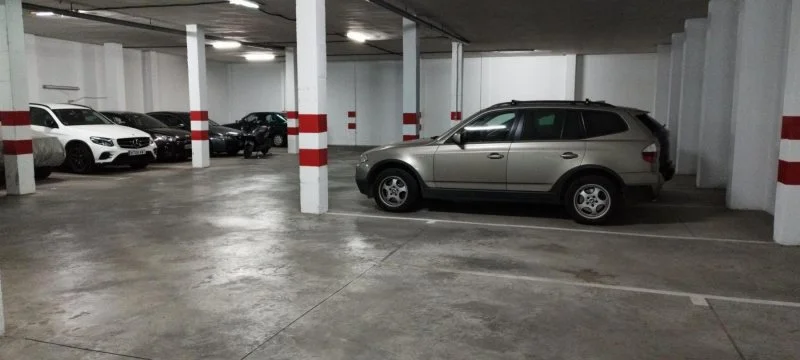 Large enclosed garage, 15 parking spaces