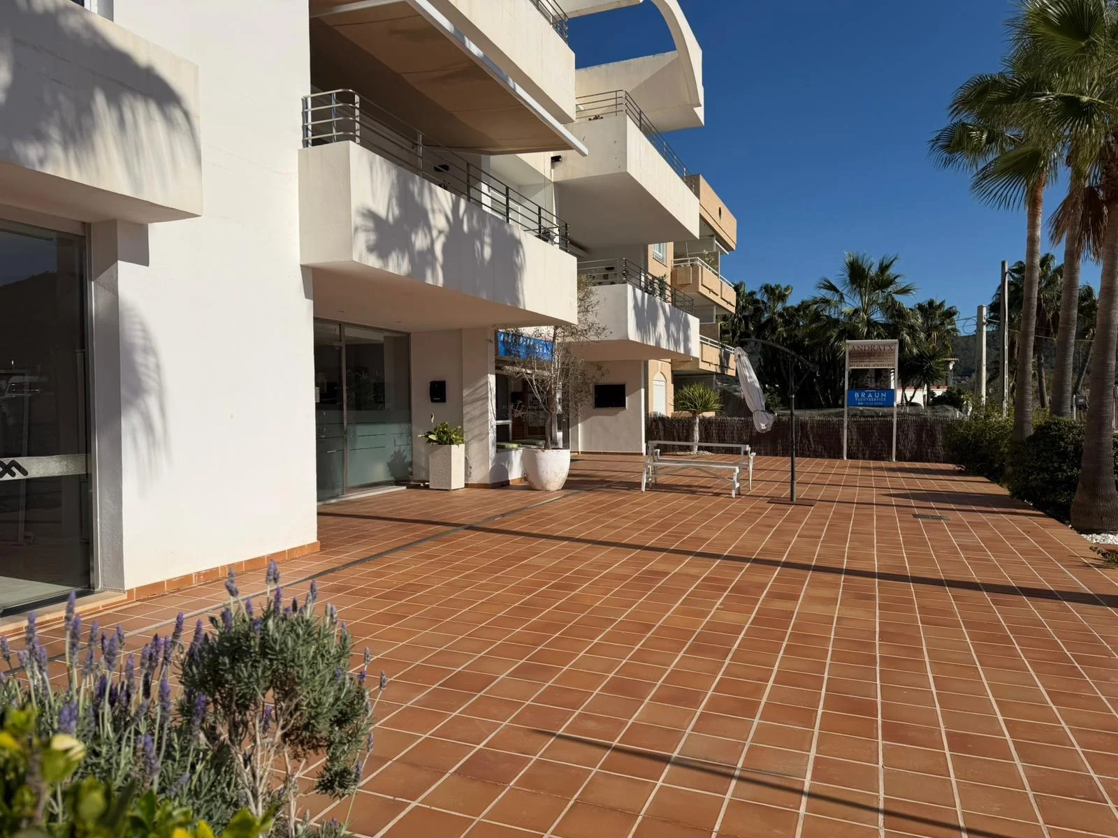 Waterfront commercial unit, 72 m²