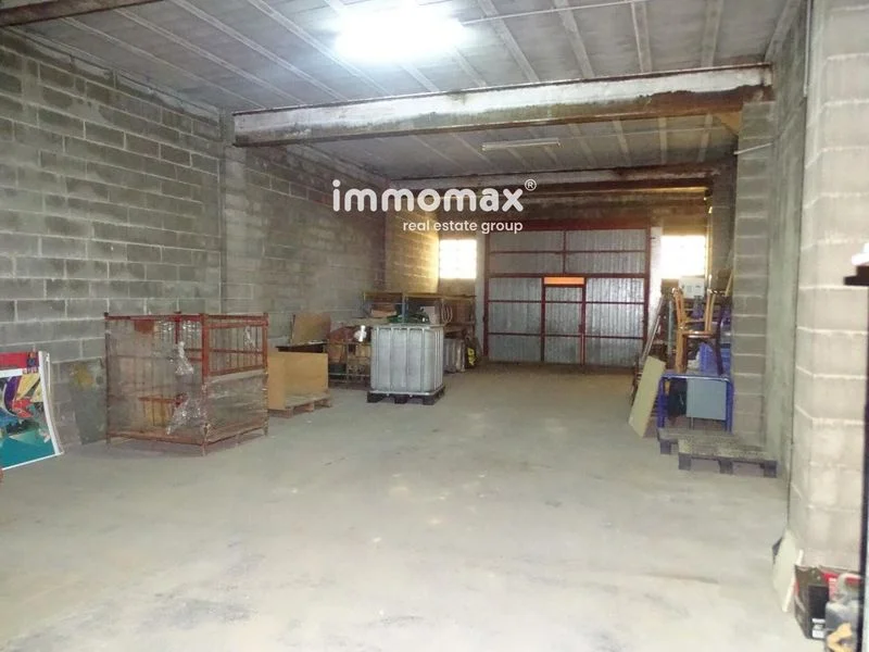 Industrial warehouse in Caseres, 317 m²