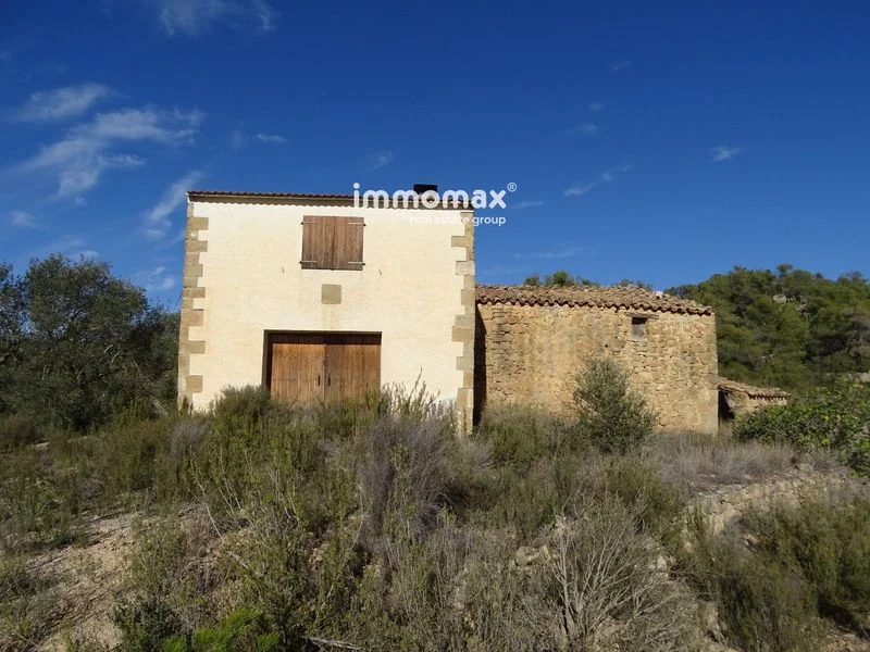 Rustic property in Caseres, built 1900