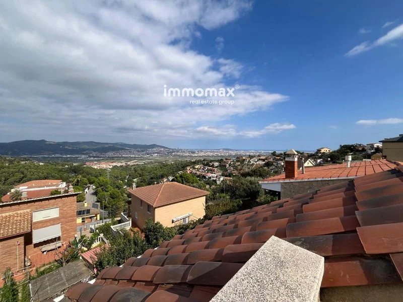 Casa de cuatro dormitorios en Santa Coloma