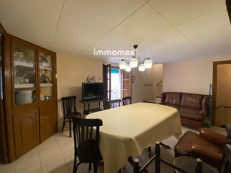 Large five-bedroom house in Paüls