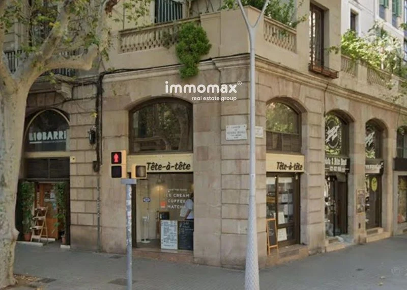 Central Barcelona corner commercial unit