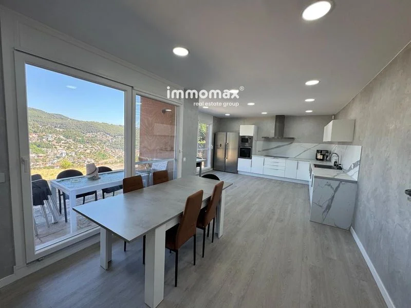 Casa totalmente reformada en Vallirana, 200 m²