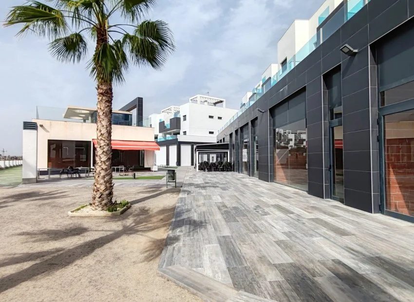 Local comercial con terraza de 54 m²