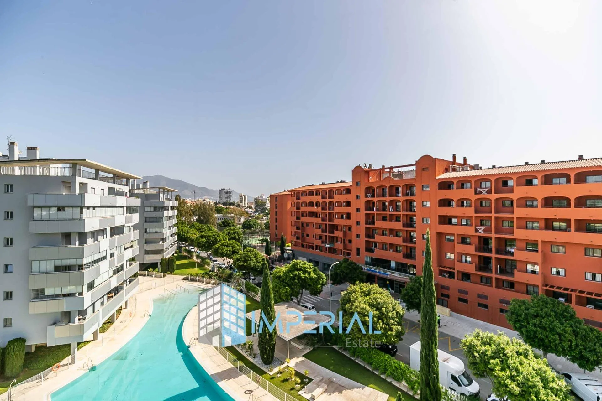 Bright Fuengirola flat with terraces