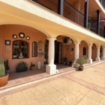 Upgraded ground-floor apartment by harbour