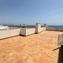 Golf-front penthouse with rooftop solarium