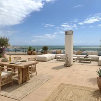 Top-floor penthouse with 447 m² terrace