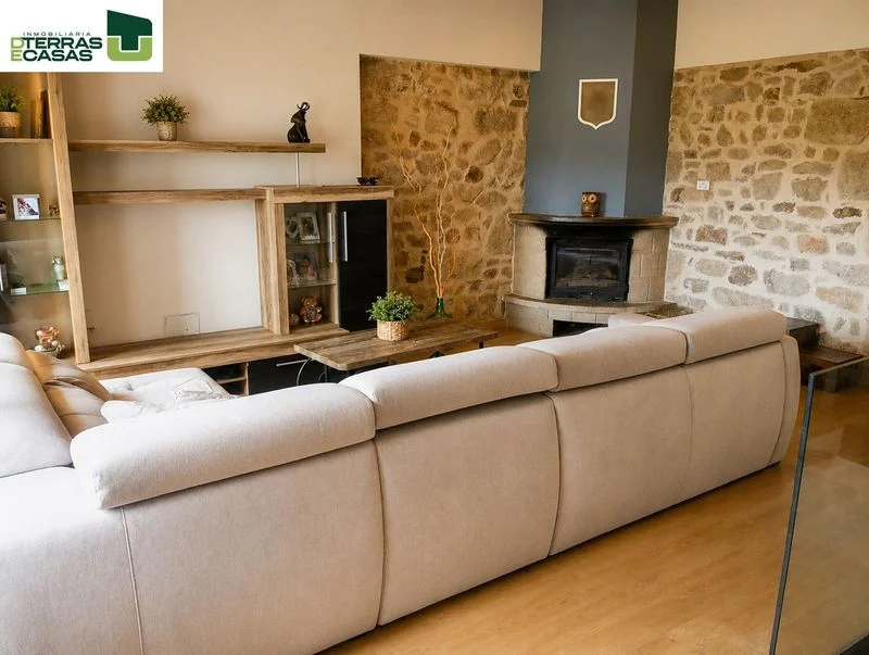 Expandable rural house on large plot