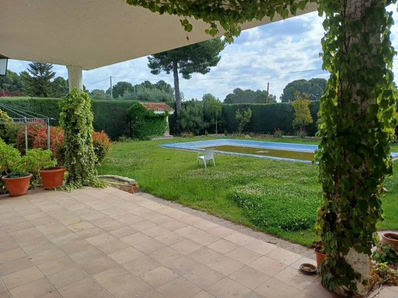 Private pool chalet with large grounds