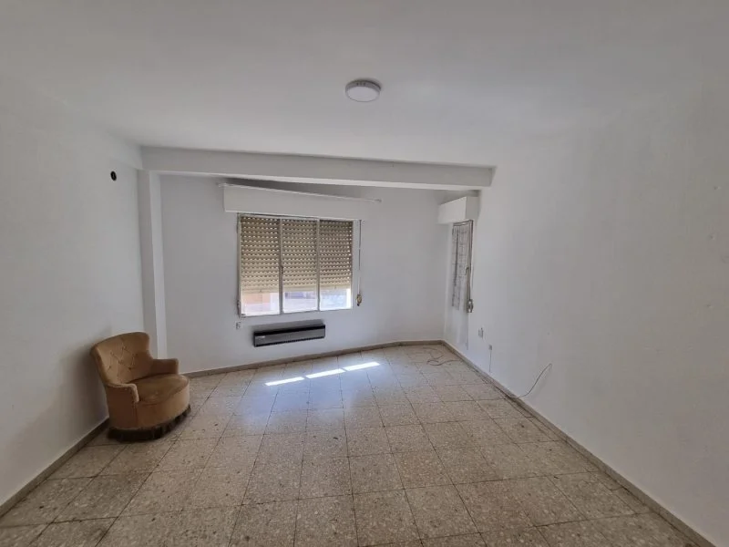 Piso céntrico de cuatro dormitorios para reformar