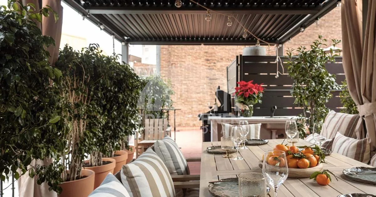 Renovated Sants penthouse, three bedrooms