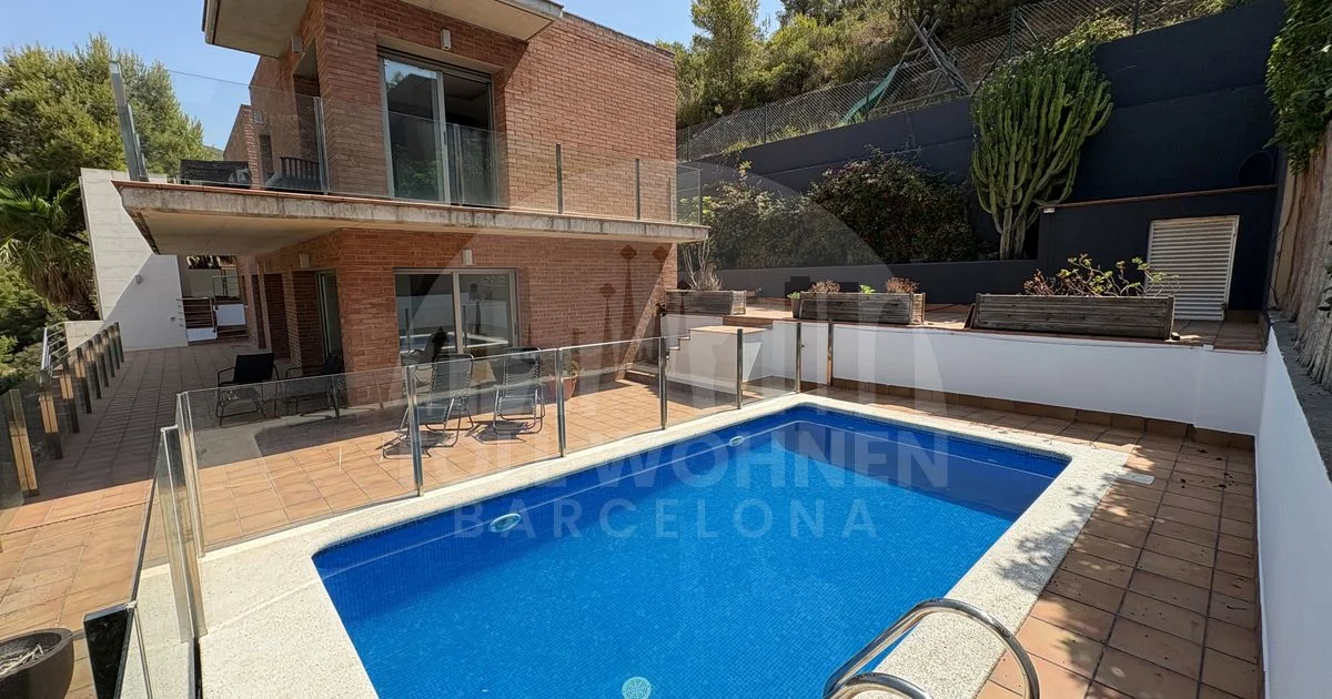 Villa en Montmar con piscina privada y terrazas