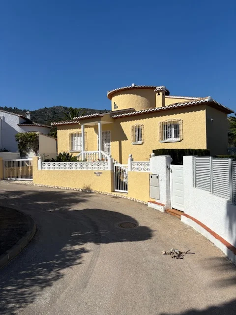 Detached villa with pool, 4 bedrooms