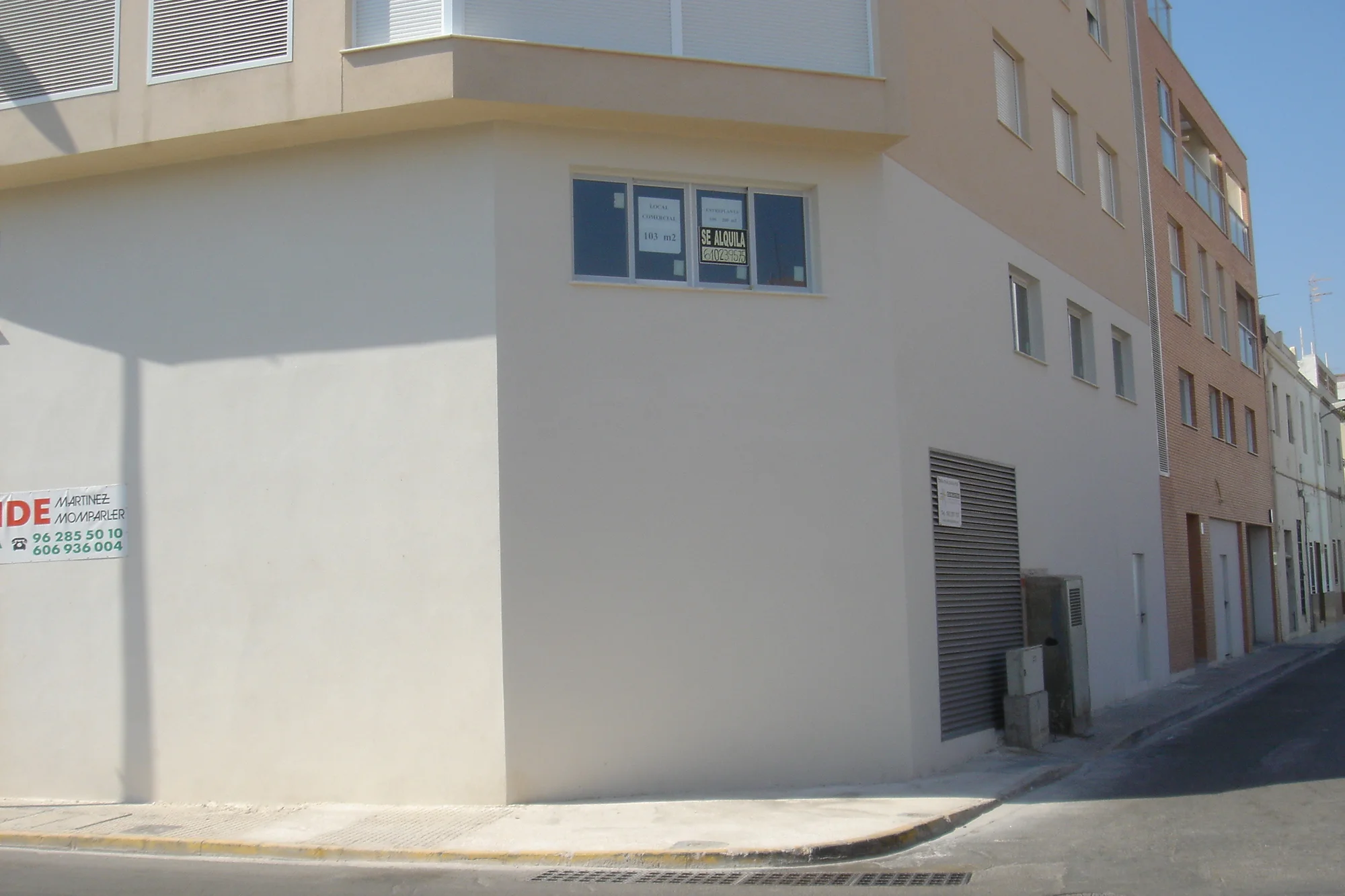 Two-storey commercial premises in Oliva