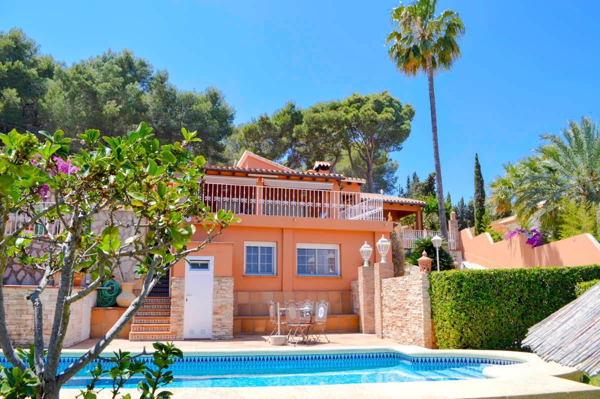 Sea-view villa in Las Rotas, 4 bedrooms