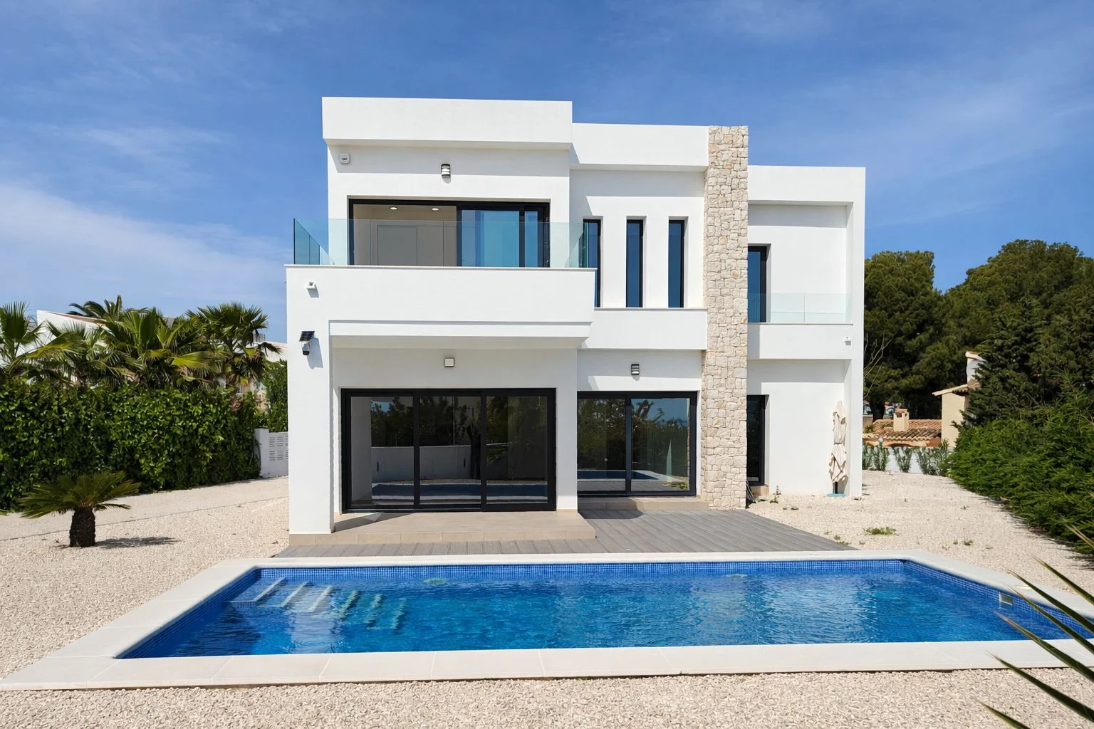 New villa with sea views and land