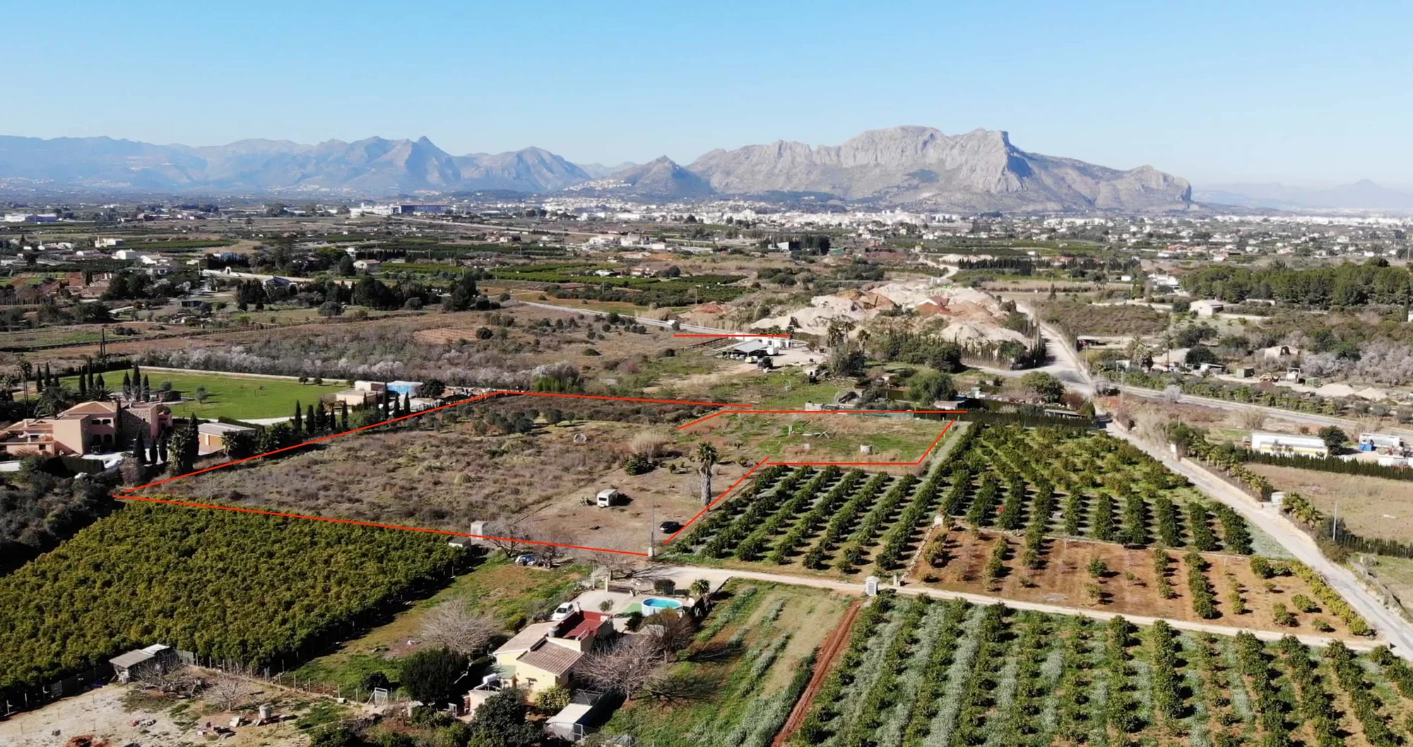 10,004 m² plot with house licence