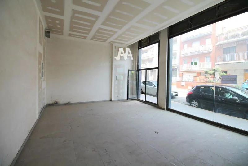 Local comercial en Llevant, venta y alquiler