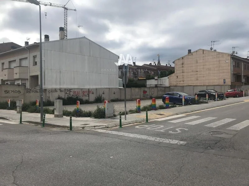 Parcela urbana en Cervera para tres viviendas