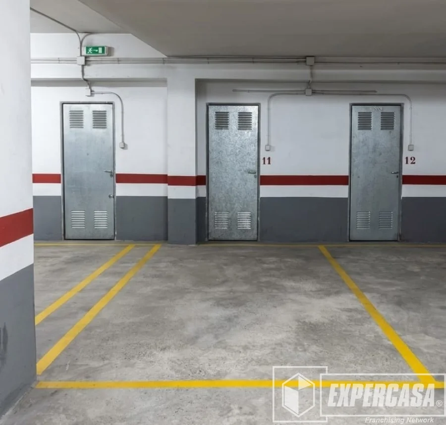 Bétera garage with storage investment