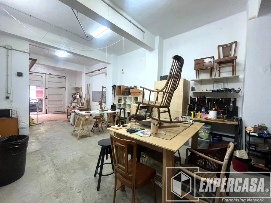Monteolivete commercial premises with workshop use