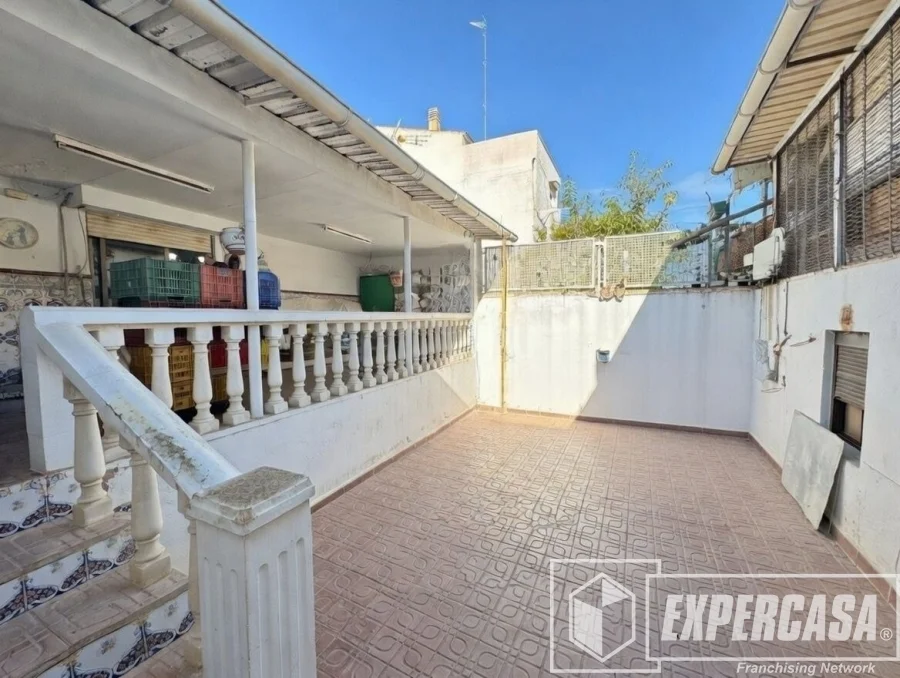 Benimamet house with eight bedrooms