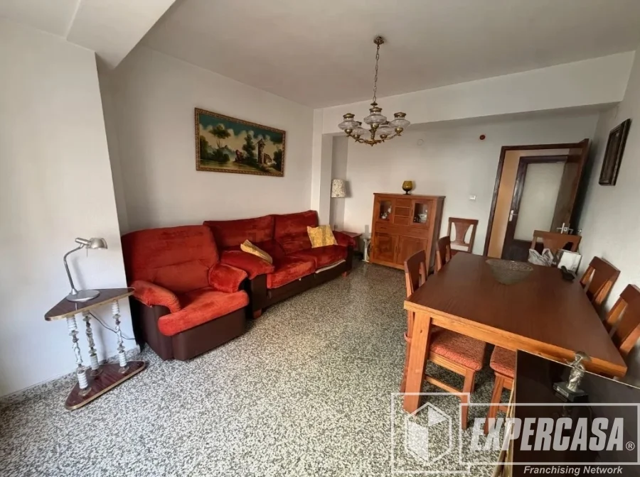 Four-bedroom flat with balcony in Xàtiva