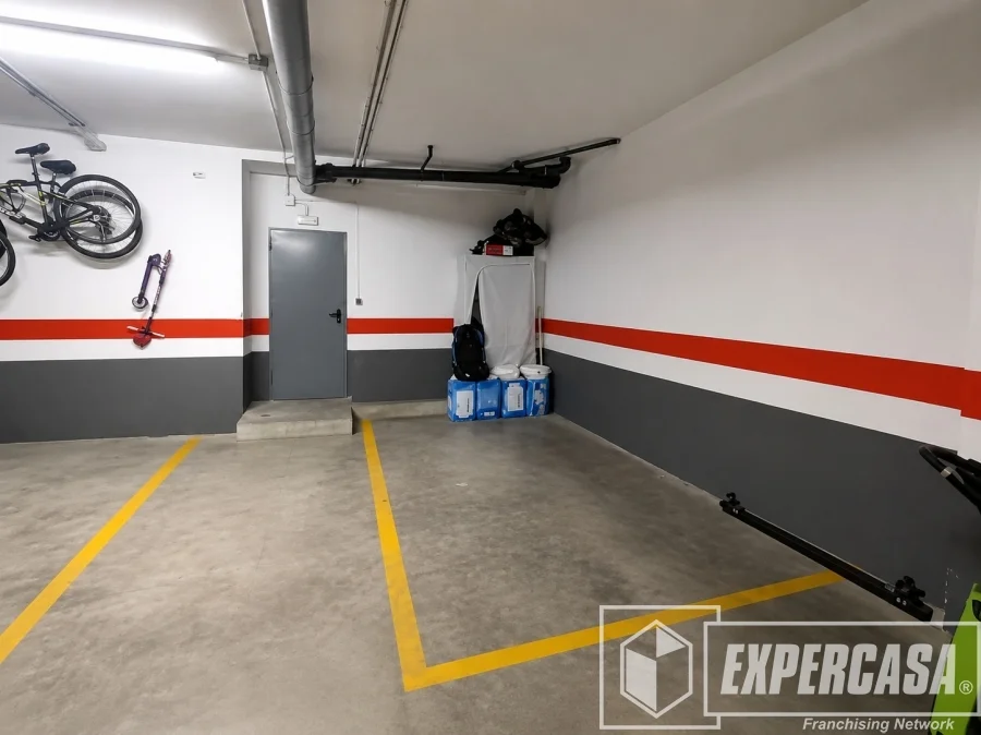 Spacious garage in El Castell, 12 m²