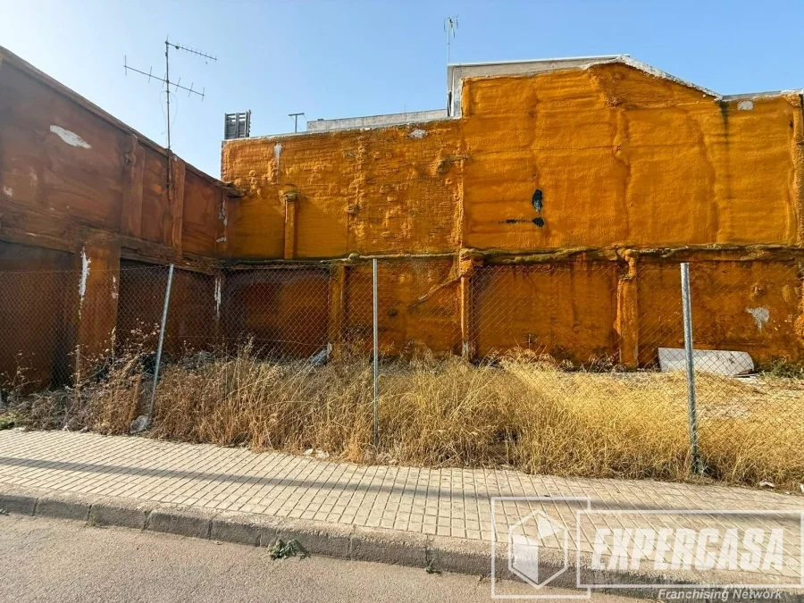 Two-street 101 m² plot in Quart