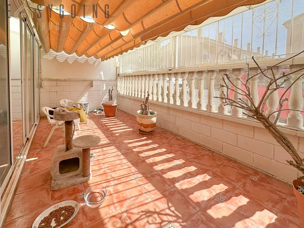 Adosado de tres dormitorios con piscina comunitaria