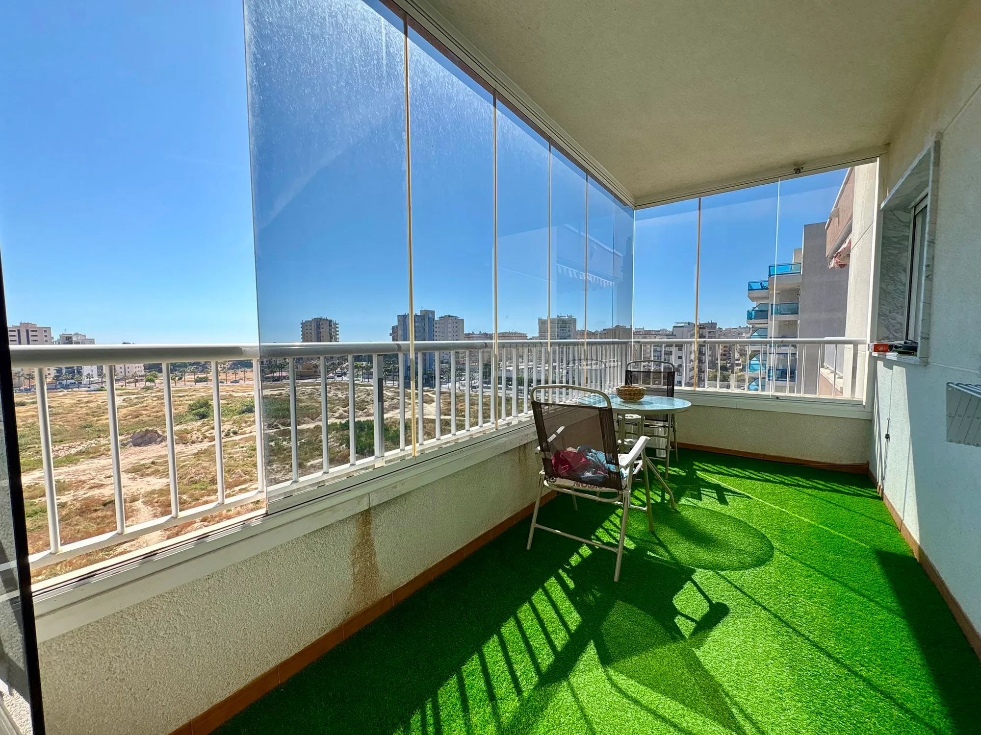 Piso con vistas al mar, octava planta y dos dormitorios
