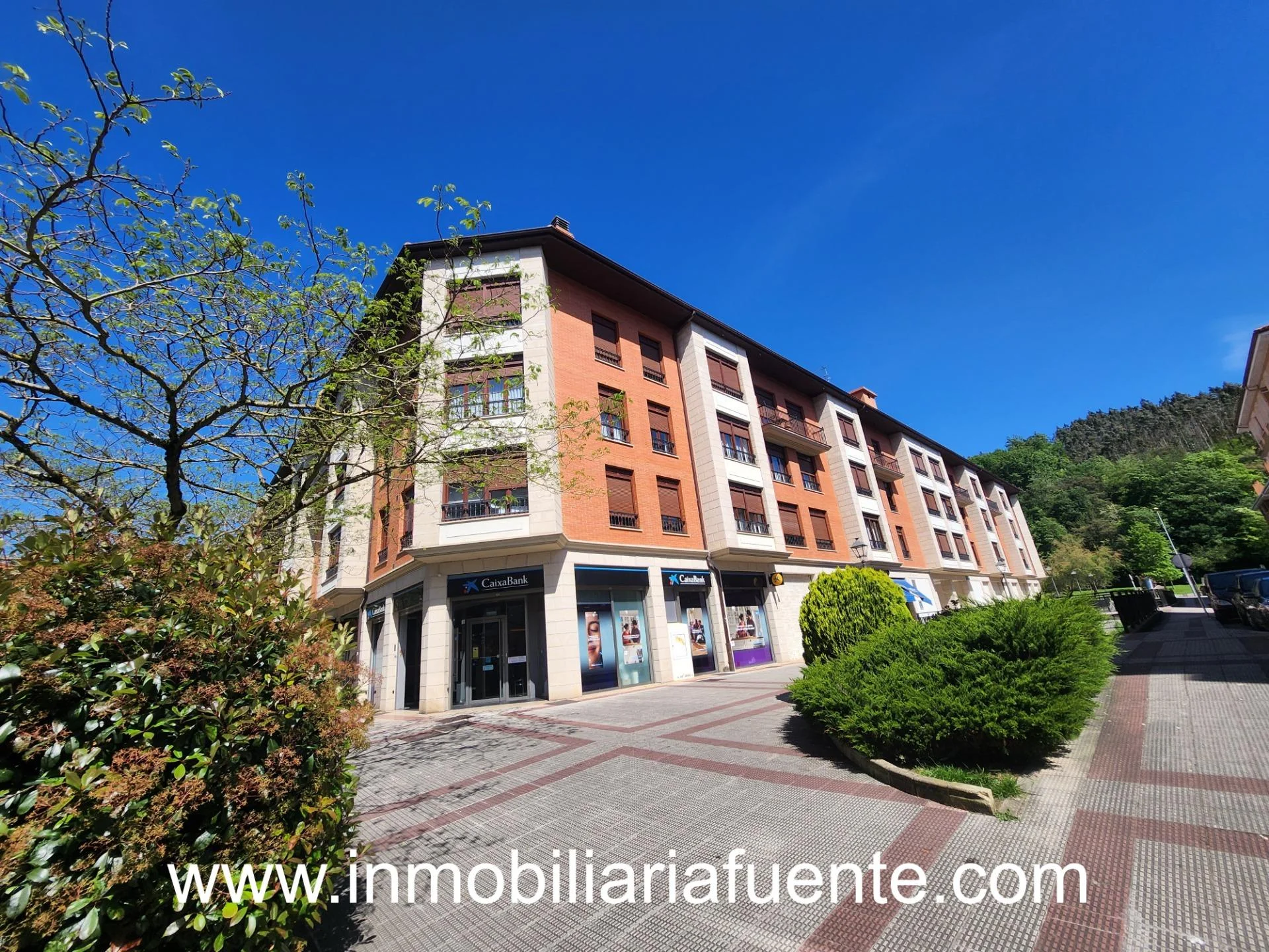 Central Zalla garage, 17 m²
