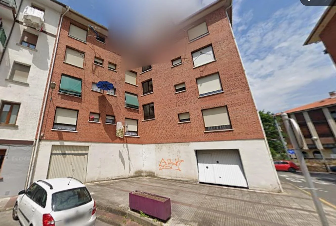 Lonja de almacenaje a pie de calle en Zalla
