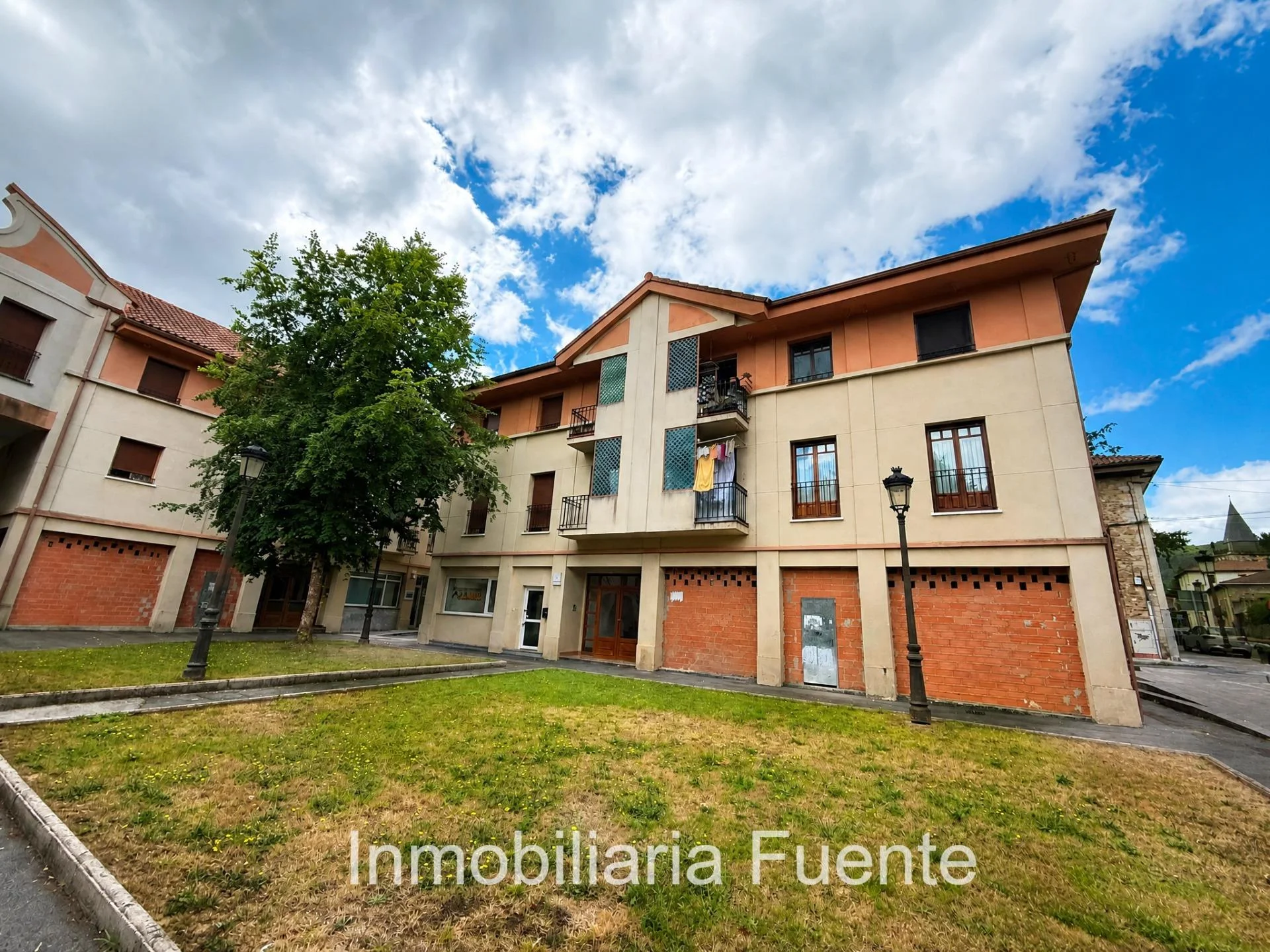 Bright three-bedroom flat in Artzentales
