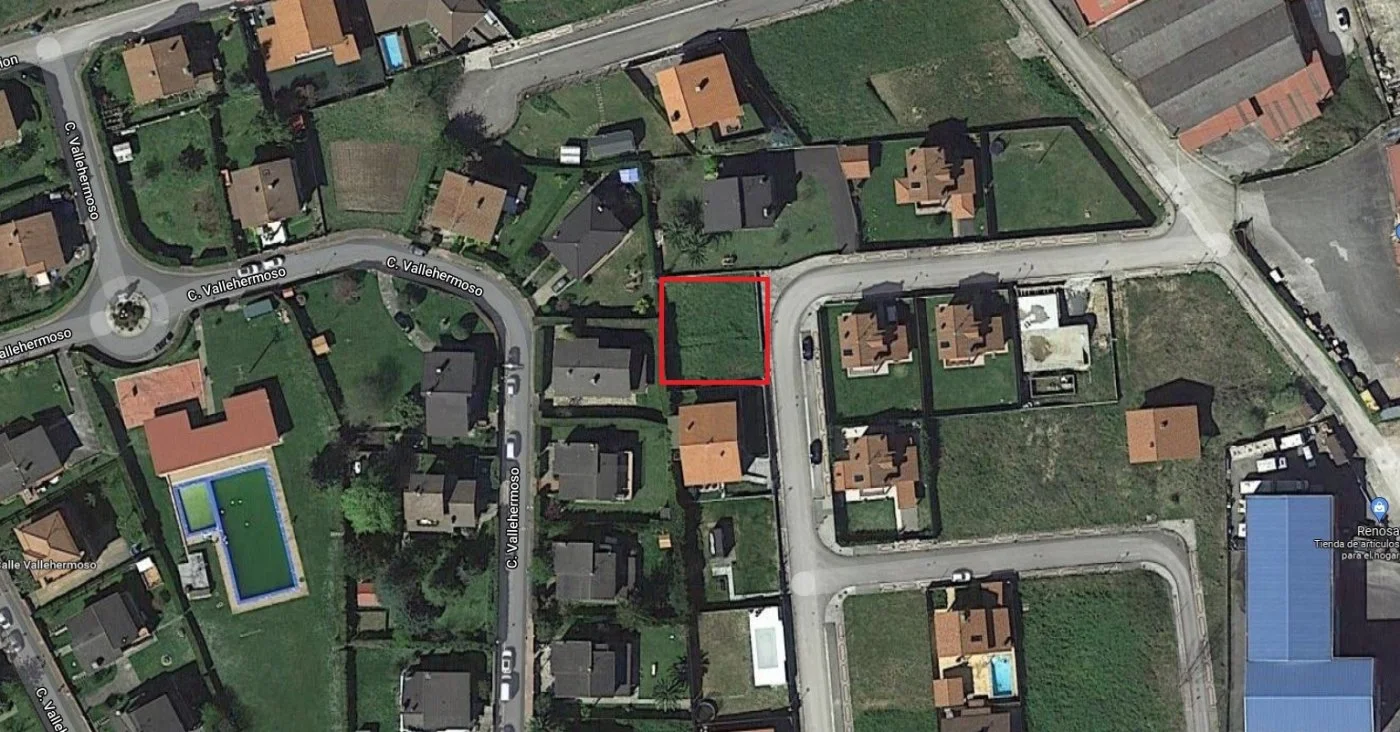 Urban plot near Balmaseda with utilities