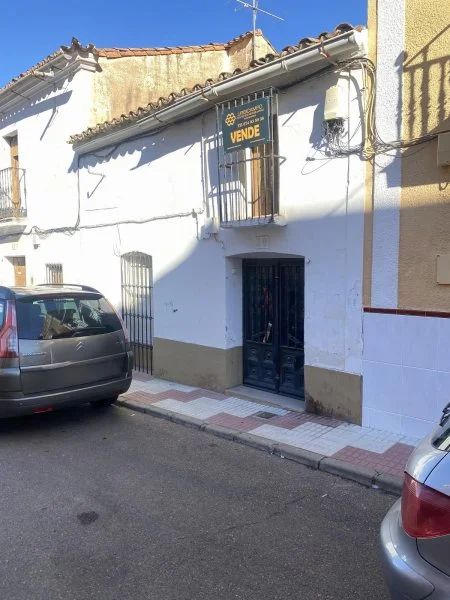 Casa céntrica en Calamonte para reconstruir