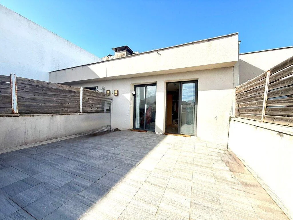 Sea-view duplex in L’Escala, four bedrooms