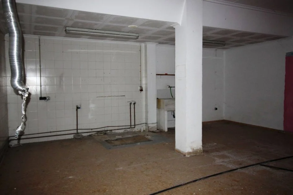 Ground-floor commercial unit on main avenue