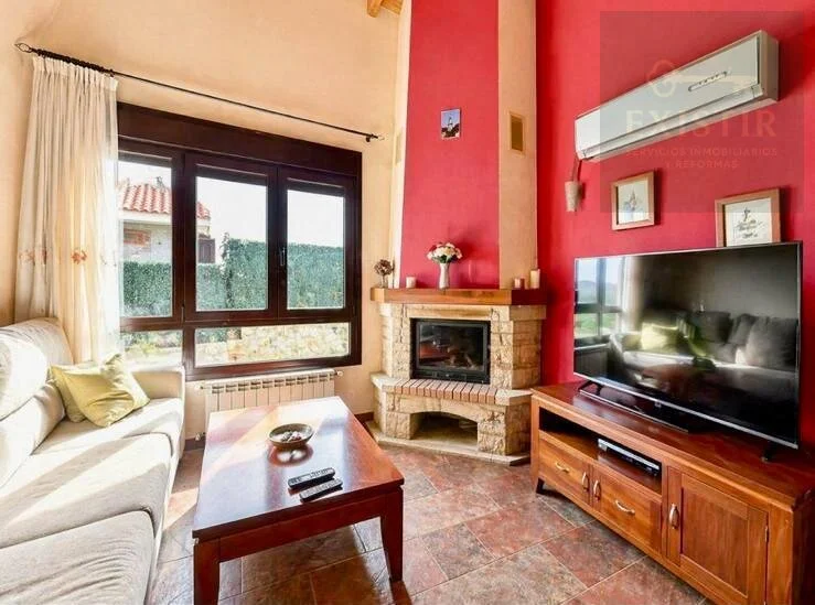 Spacious 260 m² chalet with pool and plot in Ajo