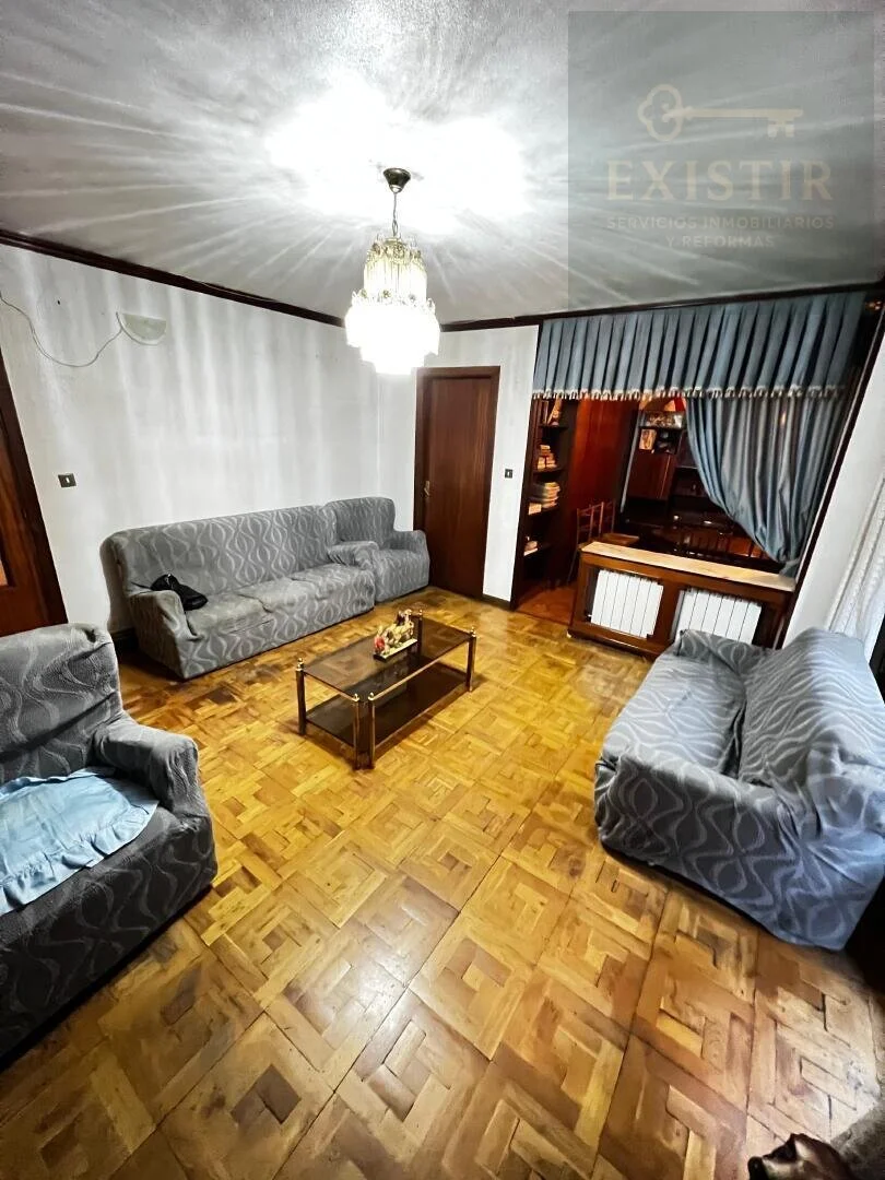 To-reform 4-bed flat near Salón park, Palencia