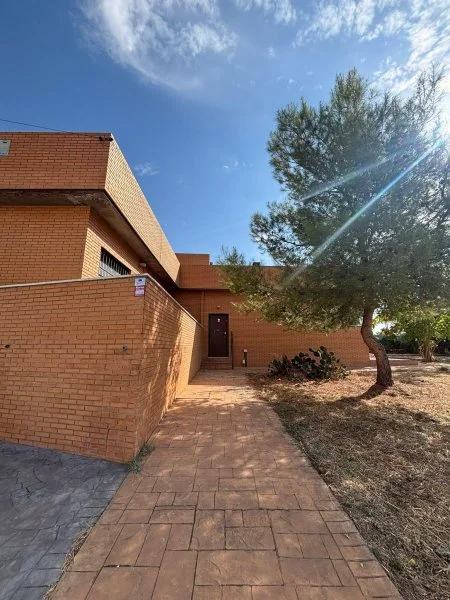 Chalet independiente con gran parcela