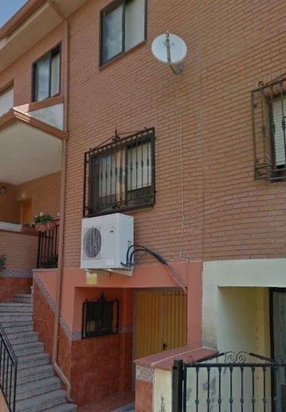 Adosado ocupado en el centro de Yepes
