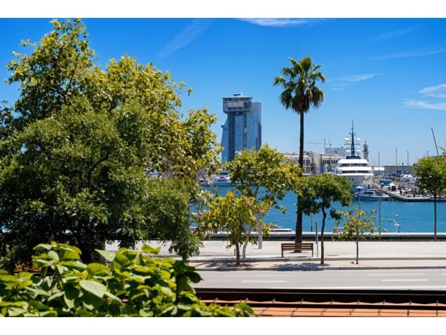 Piso en Barcelona con vistas al mar y cuatro habitaciones
