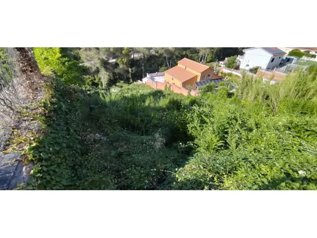 Terreno urbanizado en Vallirana de 865 m²