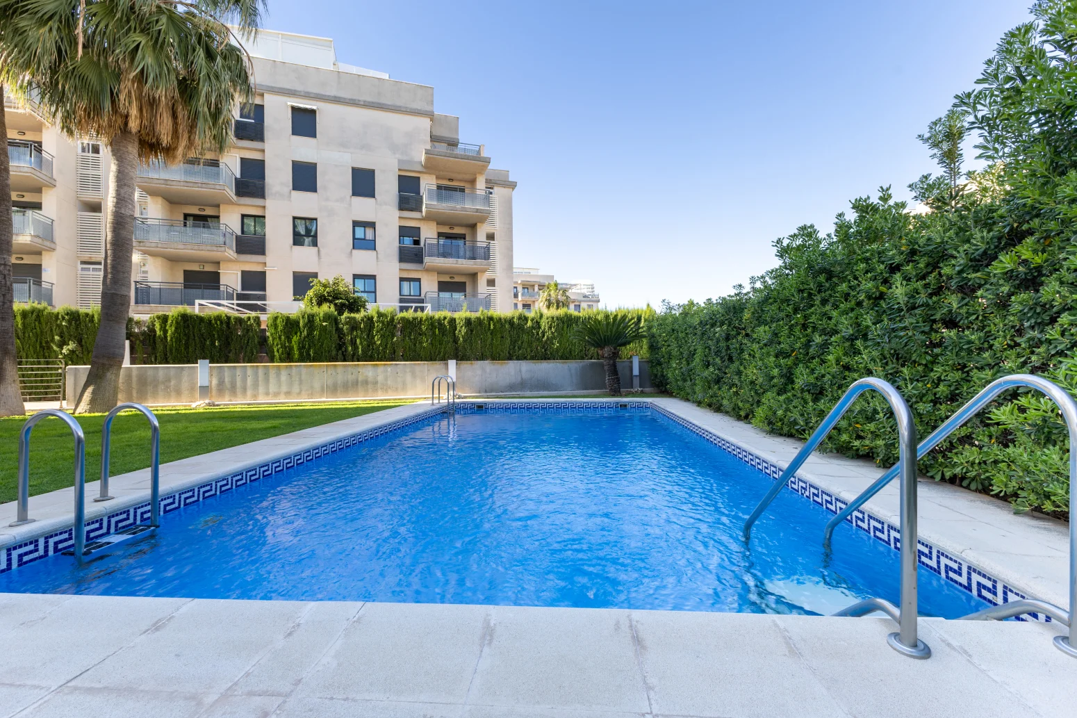 Coastal flat with communal pool, garage