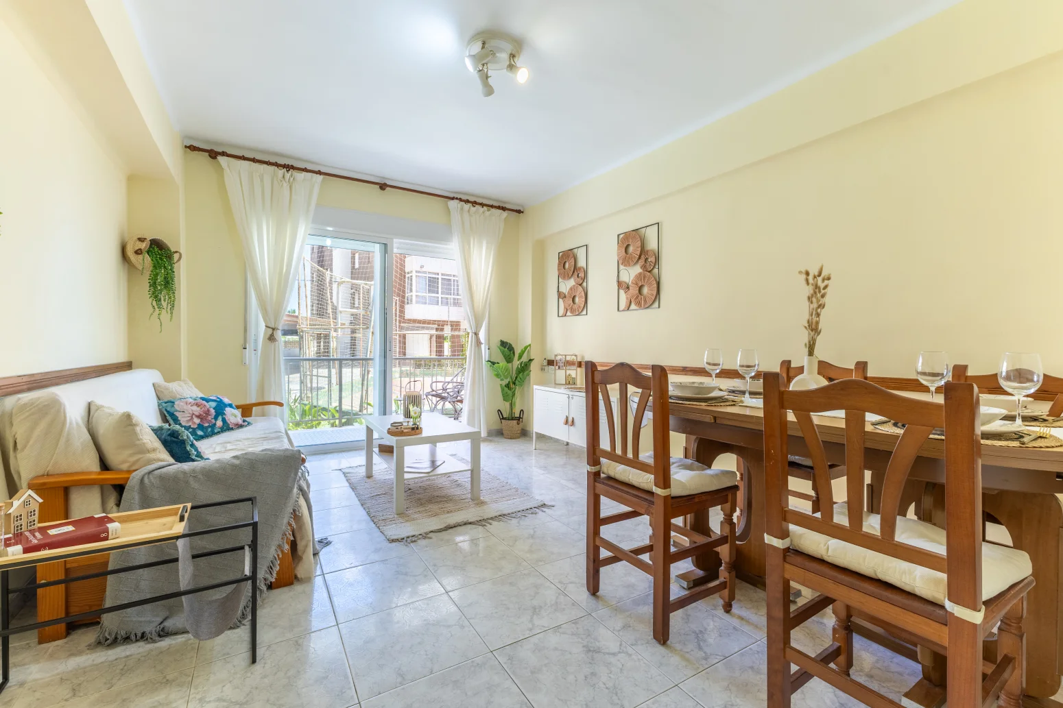 Beachfront ground-floor flat, 3 bedrooms
