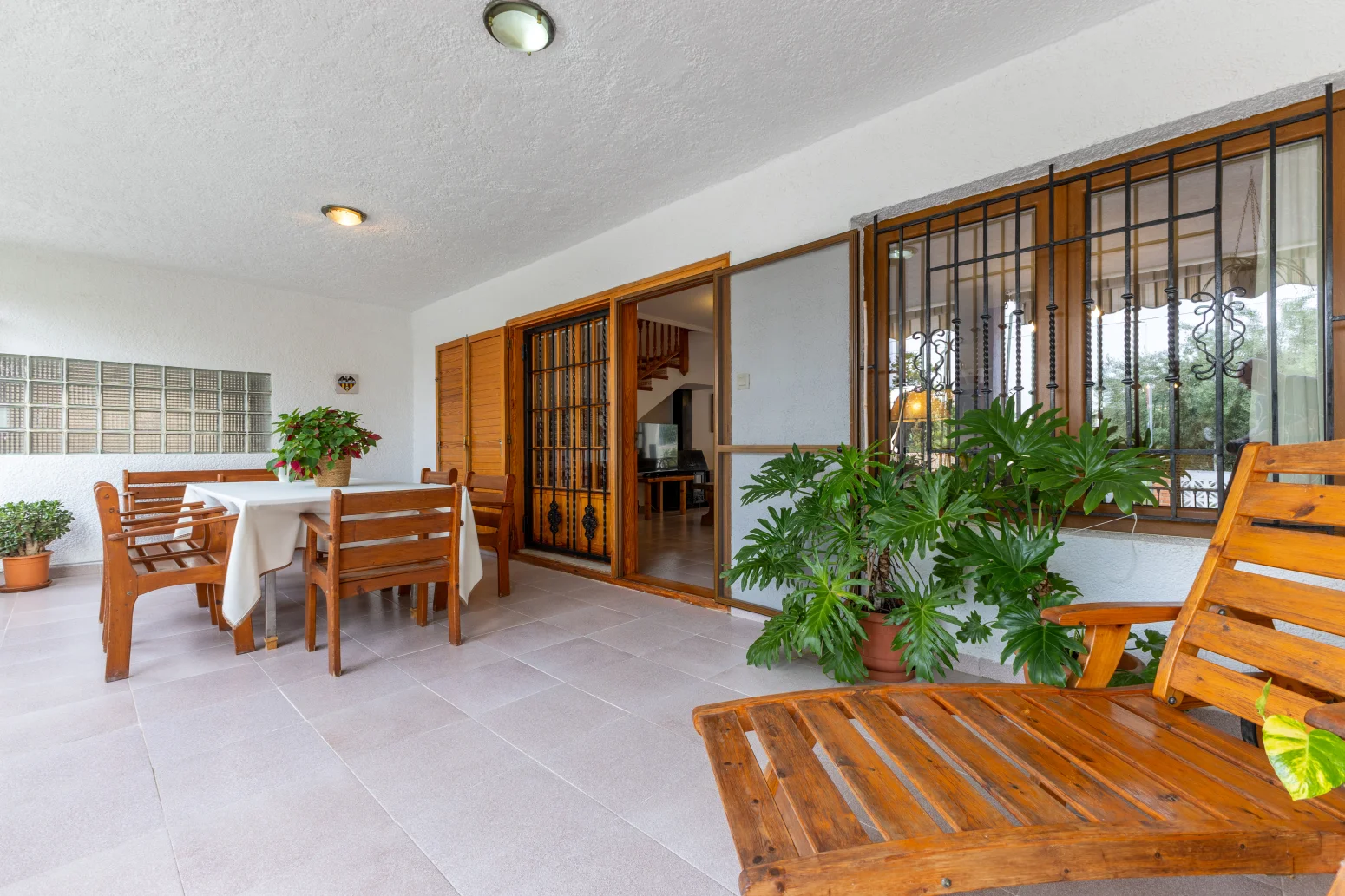 Spacious Corinto home with four terraces